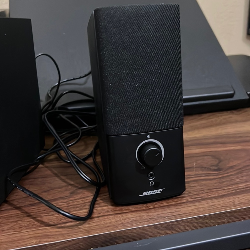 Perfect and new Bose speakers with all the cords